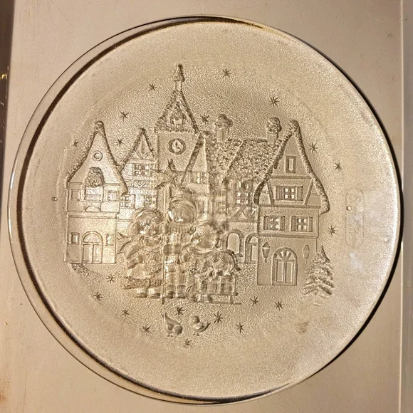 Vtg Snowman Village Christmas Snowflakes Birds Heavy Textured Glass Plate Cookie - Picture 2 of 3